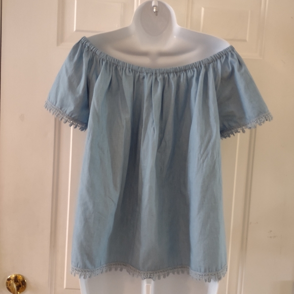 Joy Joy Denim Off of Shoulder Blouse. Size M. 🆕 - Picture 7 of 7